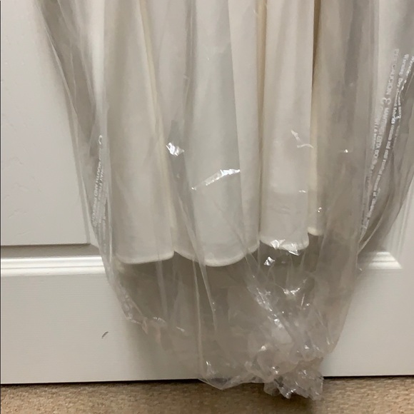 BCBGMaxazaria Gown Ivory. Xs - Picture 4 of 4